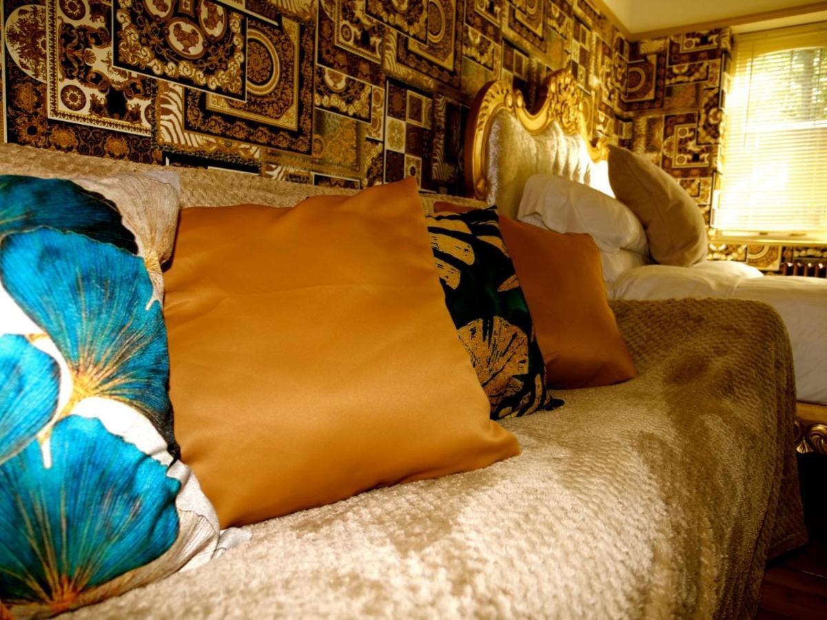 Deluxe 2 Bed Versace Bungalow Hot Tub, Sky Tv, Cinema Screen Saffron Walden Εξωτερικό φωτογραφία