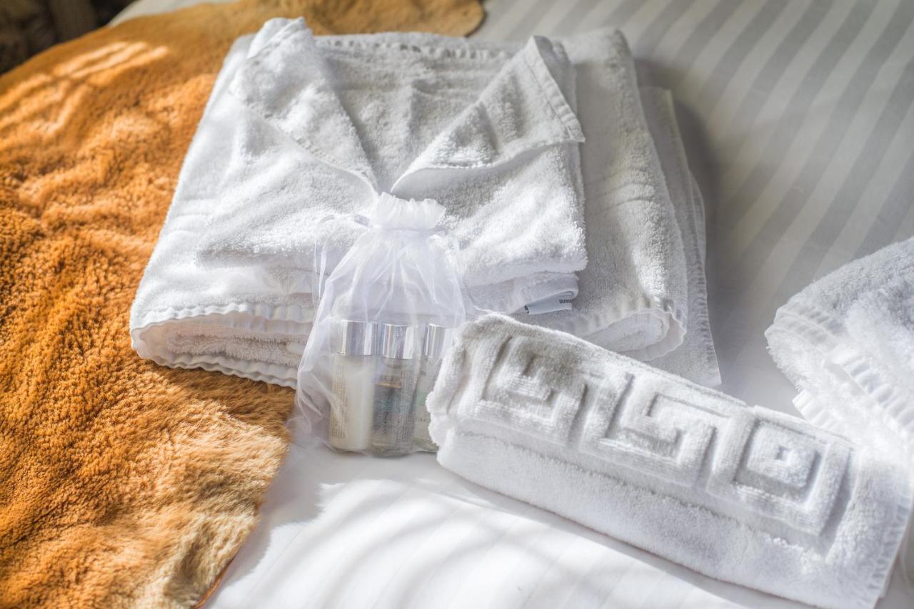 Deluxe 2 Bed Versace Bungalow Hot Tub, Sky Tv, Cinema Screen Saffron Walden Εξωτερικό φωτογραφία