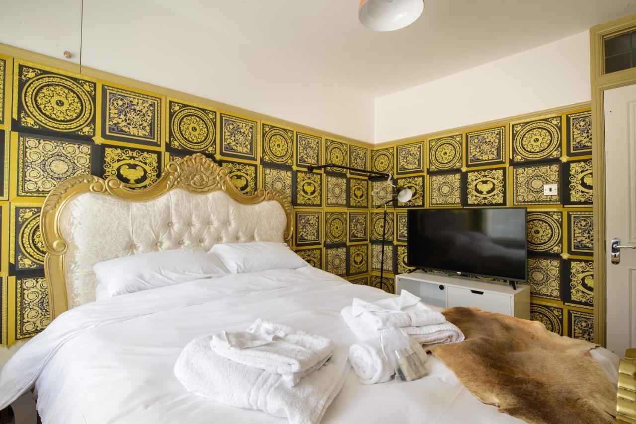 Deluxe 2 Bed Versace Bungalow Hot Tub, Sky Tv, Cinema Screen Saffron Walden Εξωτερικό φωτογραφία